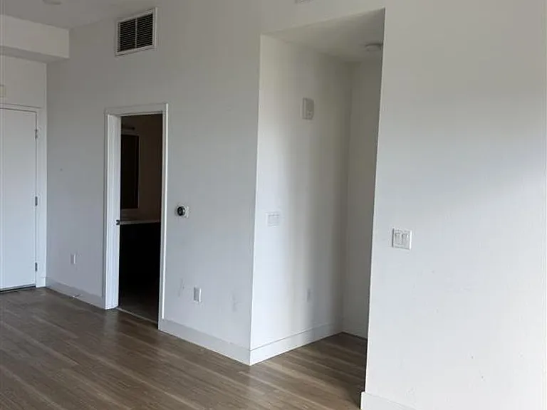 Maya Apartments at 535 Kingsley Dr in Los Angeles — Photo 66