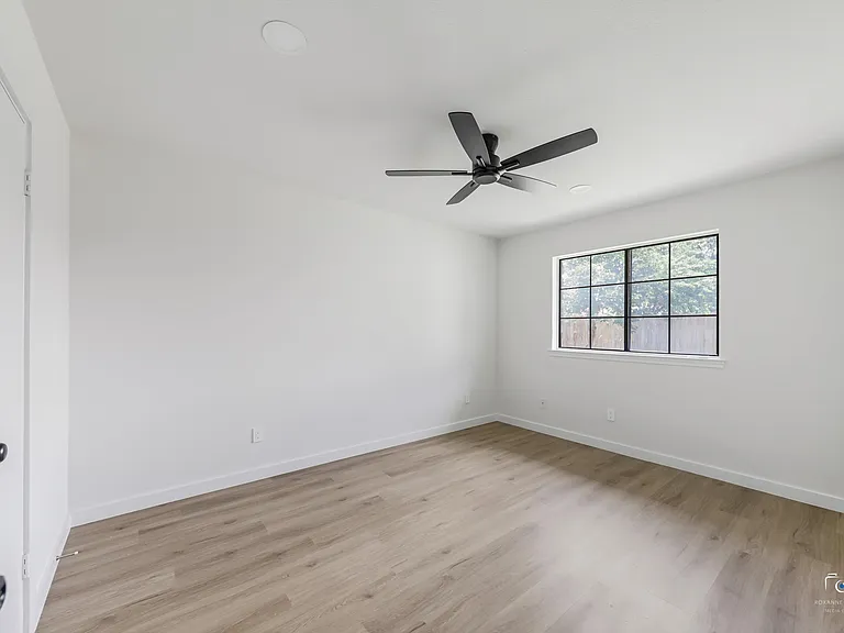 Secondary bedroom