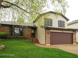 14 Sieverwood Ct, Streamwood, IL 60107