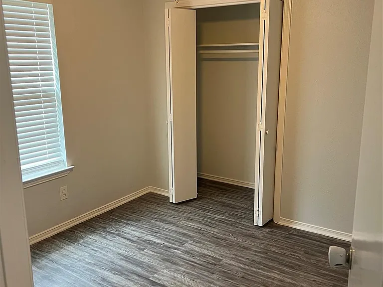 507 Hilltop Ln — Photo 4