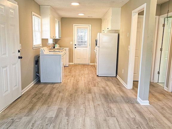 4th image of 250 Dyson St