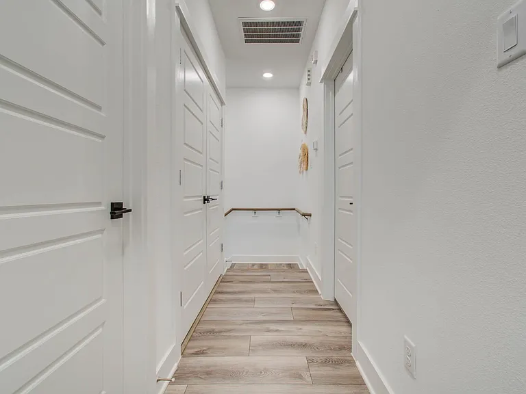 970 Highland Sound Ln — Photo 14