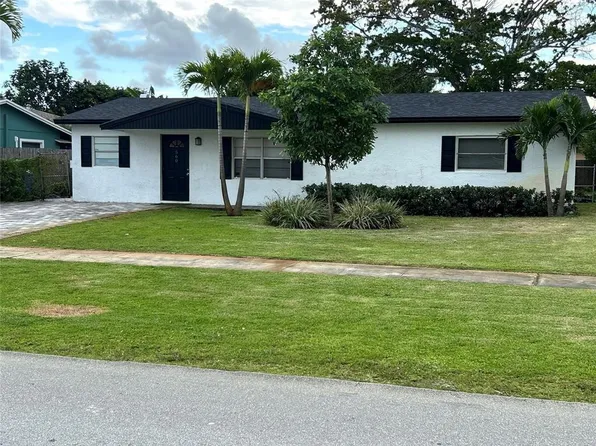 560 SW 14th Street, Deerfield Beach, FL 33441