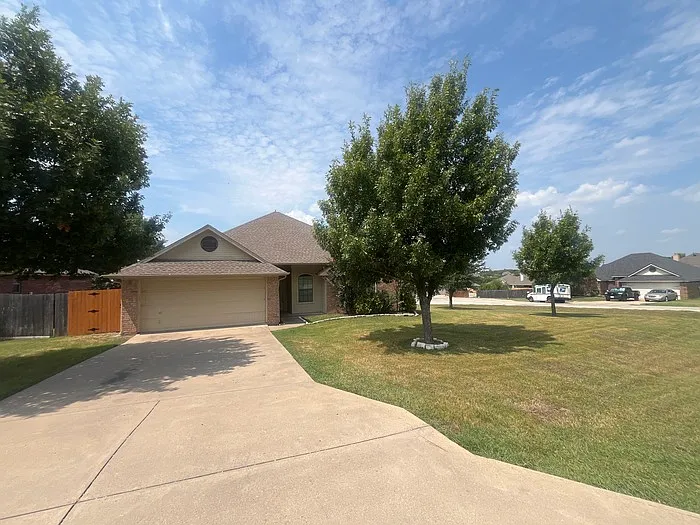 3 bed, 2.0 bath, 1529 sqft, $2,150 — Photo 2