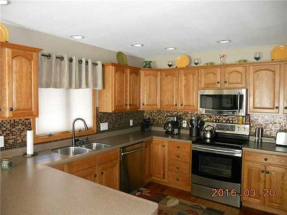 2nd image of 216 Cypress Dr