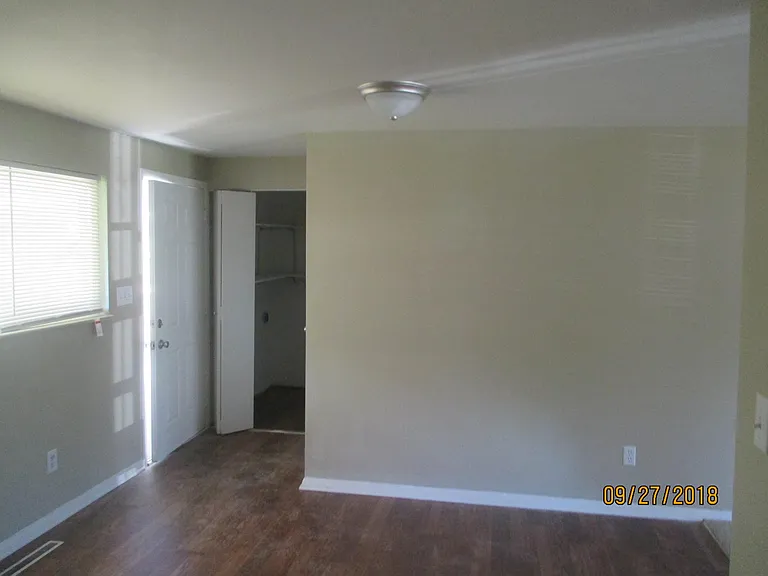 3585 Roswell Dr — Photo 5