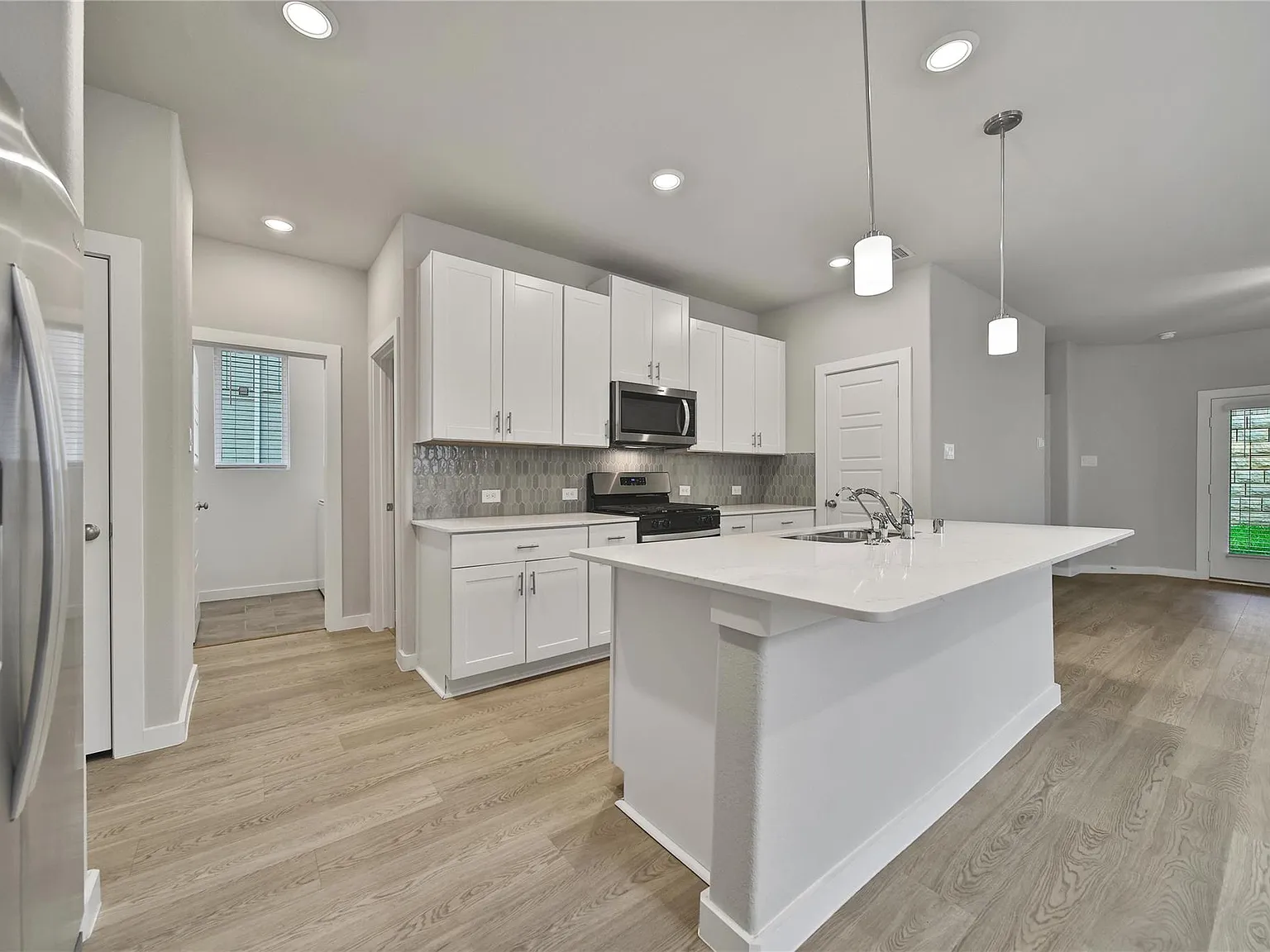 3 bed, 2.0 bath, 1414 sqft, $1,950 — Photo 4