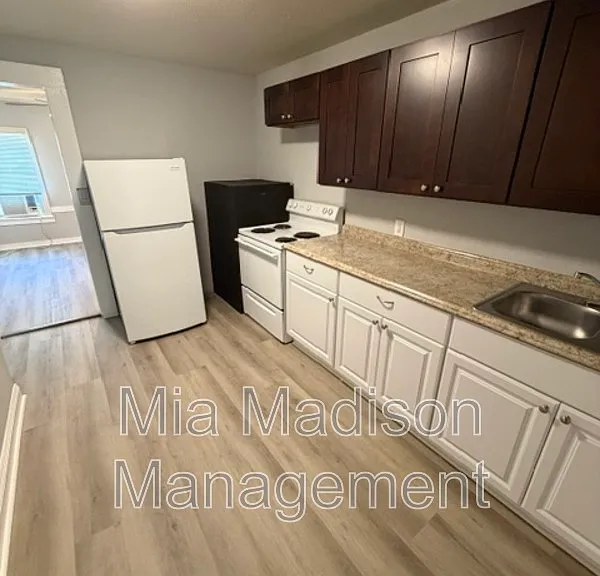 1511 Richards St — Photo 7