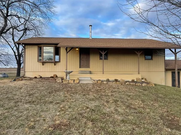 516 4th St, Gridley, KS 66852