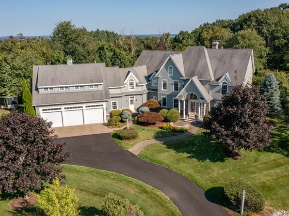 12 Champagne Terrace, Bedford, NH 03110
