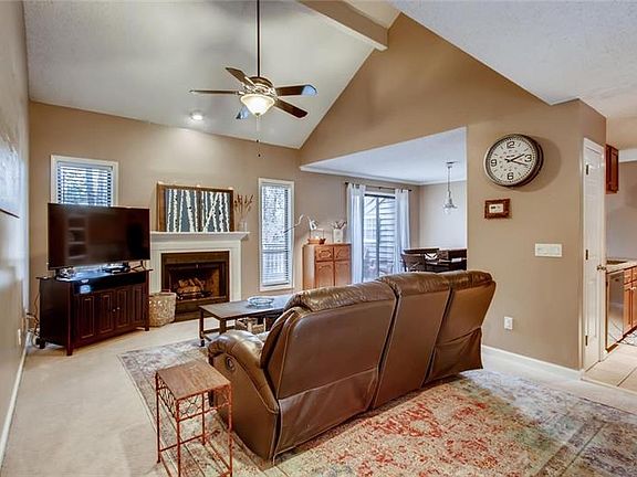 5th image of 1066 Creatwood Cir SE