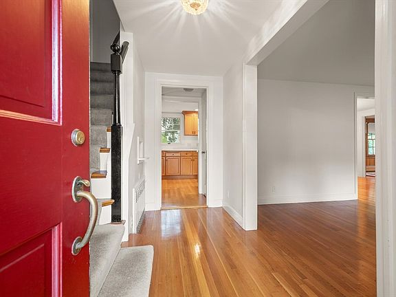 3rd image of 173 Vine Rock St
