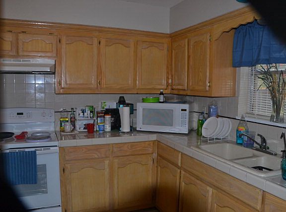 5th image of 2612 Carnation Ave