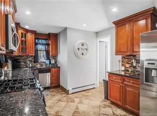 210 Berwick Ave, Fairfield, CT 06825