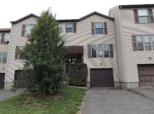 27 Barn Finch Cir, Naugatuck, CT 06770