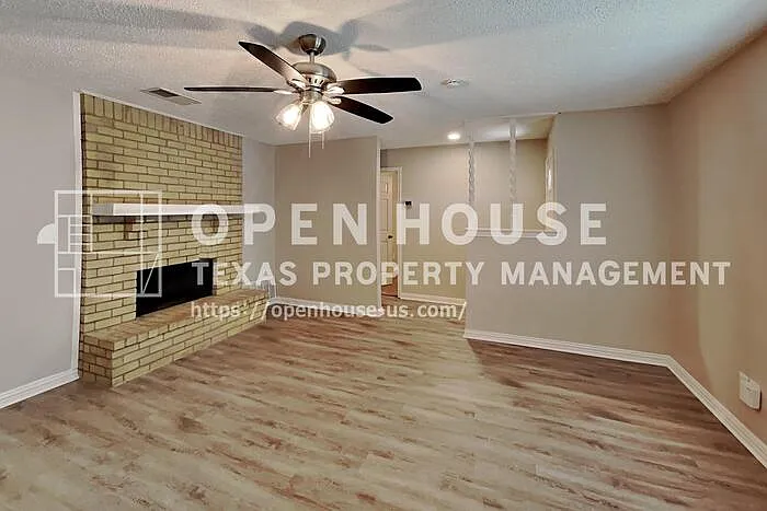 3 bed, 2.0 bath, 1338 sqft, $1,925 — Photo 4