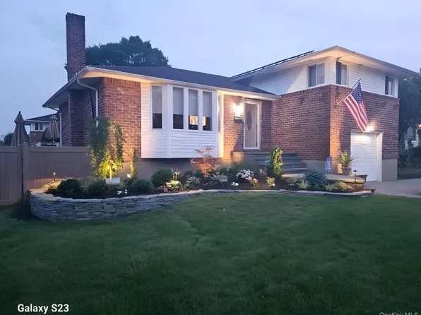 129 Stephen Street, Levittown, NY 11756