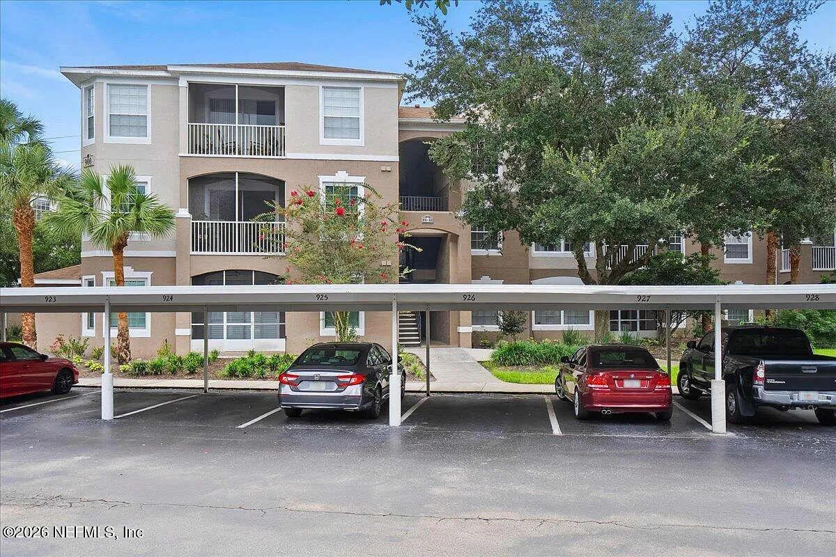3 bed, 2.0 bath, 1408 sqft, $1,795 — Photo 2