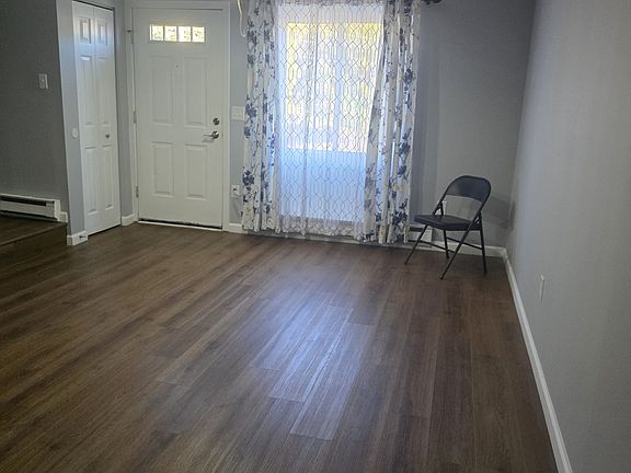 5th image of 585 Park Rd Unit 2-12