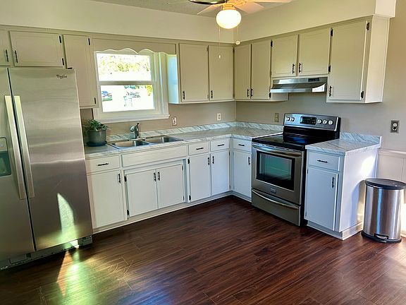 4th image of 3429 Eastview Dr