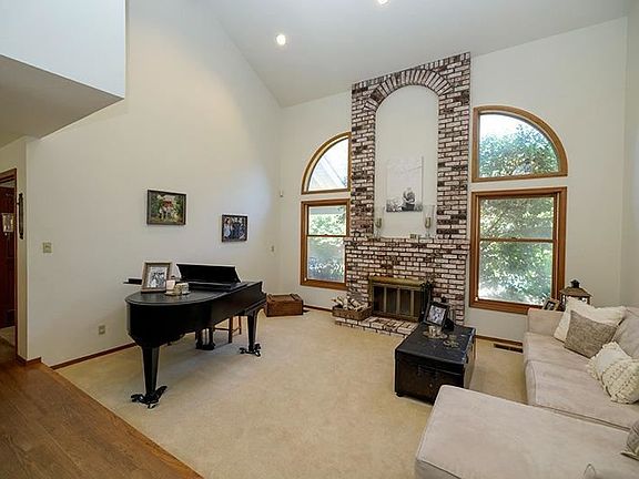 5th image of 2031 River Heights Dr