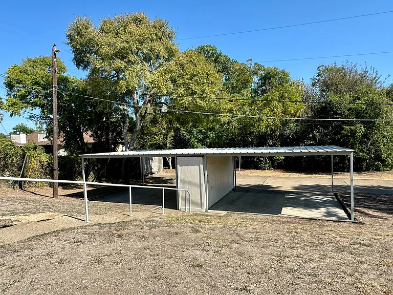 919 Briar Dr — Photo 16