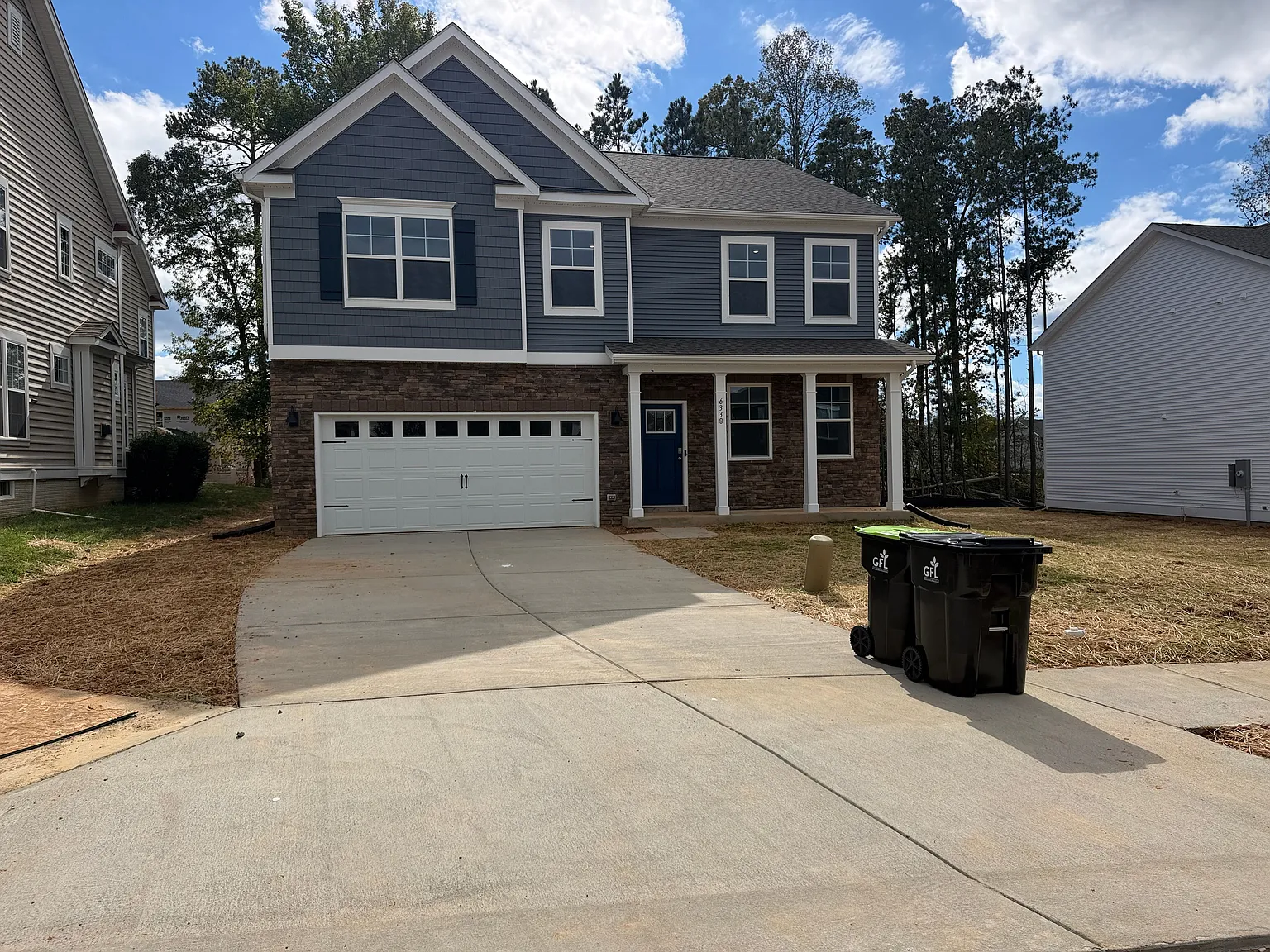 4 bed, 2.5 bath, 2818 sqft, $2,900 — Photo 2