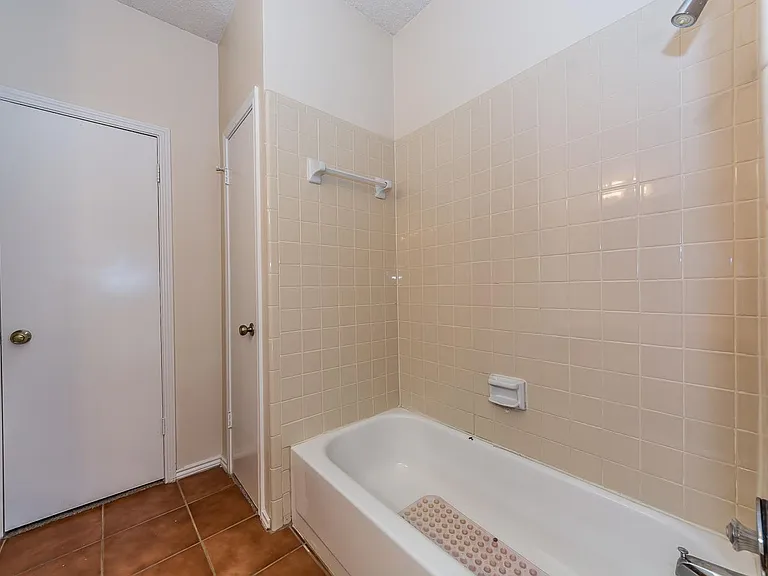 2710 Francisco Dr — Photo 7