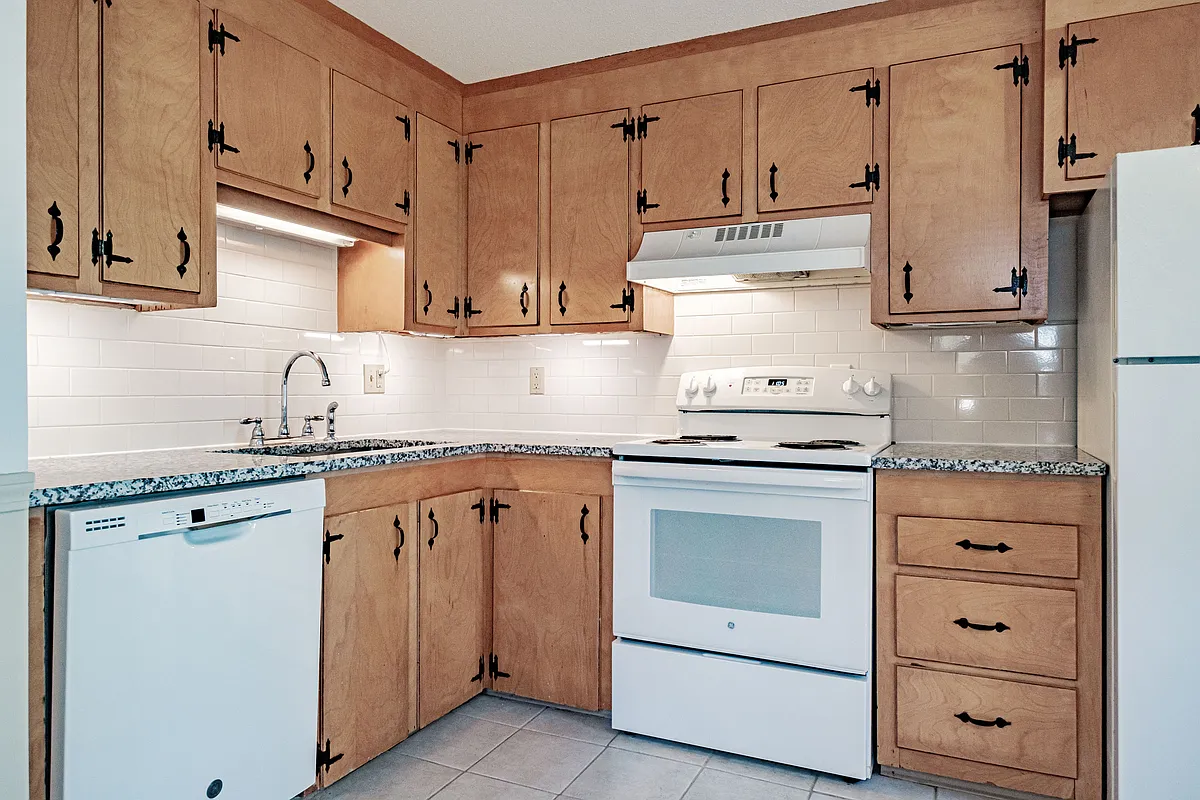 Building Photo - 29 Collins Rd #D