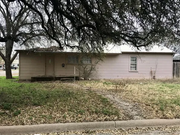 1801 S China St, Brady, TX 76825