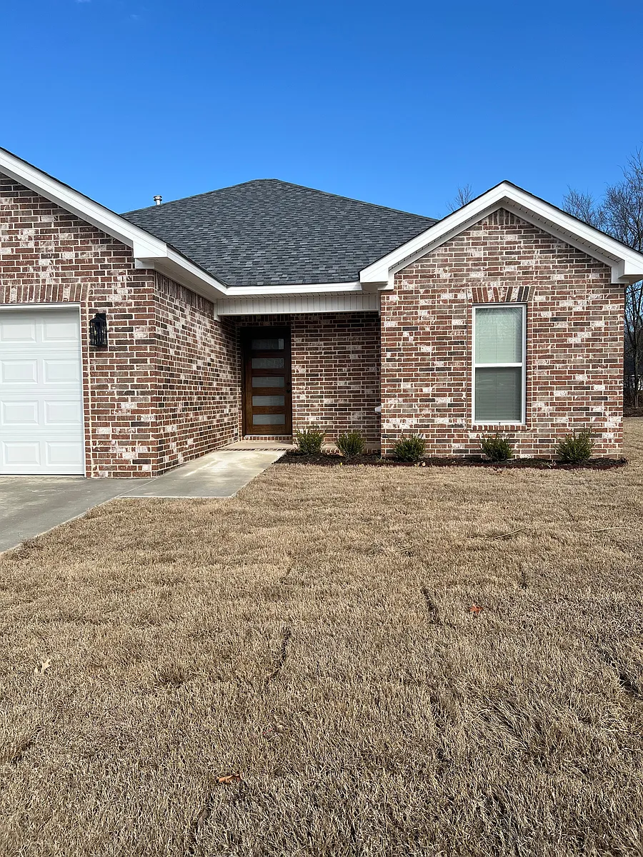 Building Photo - Gia St