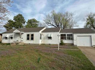 1242 E 3rd St, Cushing, OK 74023