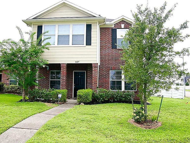 1627 Royal Chase Dr — Photo 1