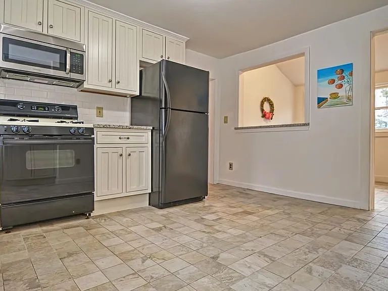 18 Walcott St #1 — Photo 16