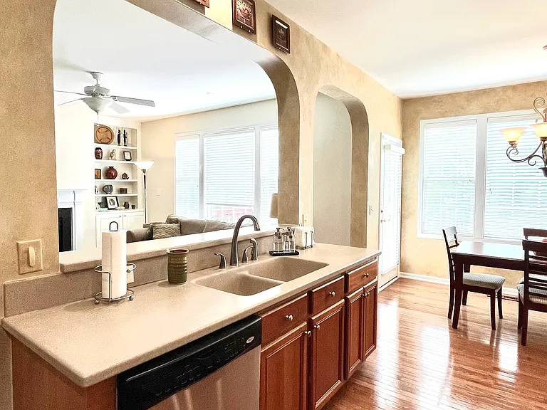 1105 Goldenview Ct — Photo 4