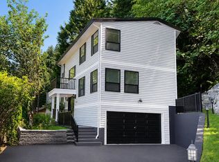 5530 Greenleaf Rd, West Vancouver, BC V7W1N6
