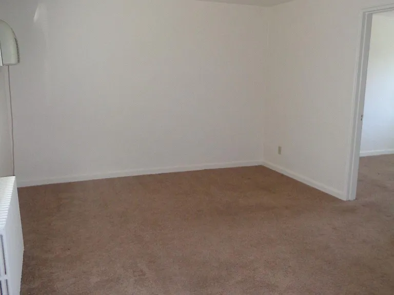 1 Bedroom w/ Attached Garage
