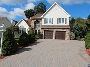 9 Boulder Trl, Mahwah, NJ 07430