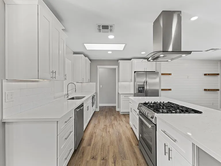 10423 W Monterosa Dr — Photo 1