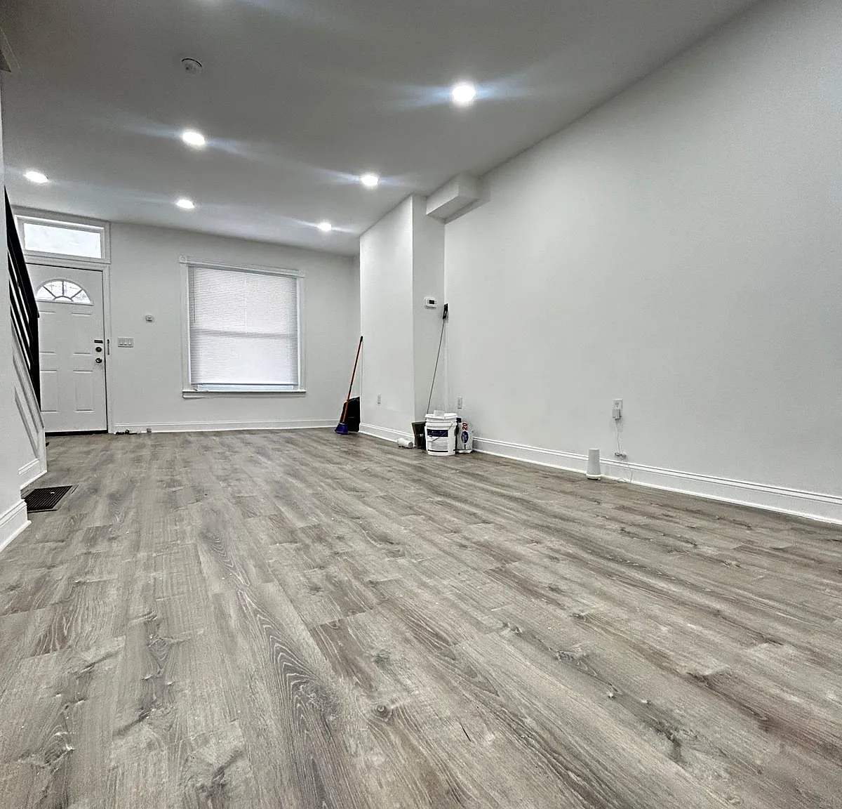 3 bed, 850 sqft, $1,500 — Photo 2