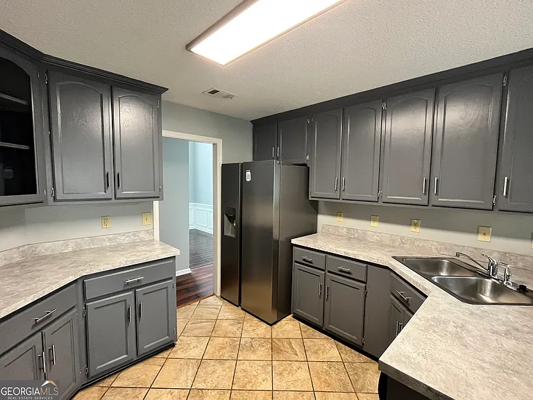 102 Myles Ln — Photo 8