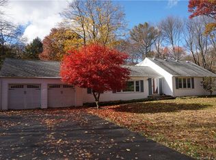 14 N Pease Rd, Woodbridge, CT 06525