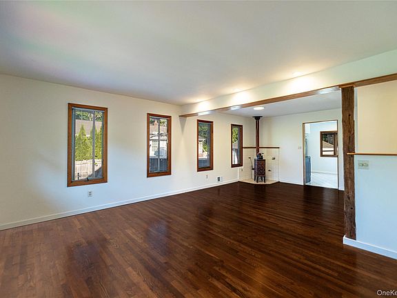 4th image of 986 Karshick Street