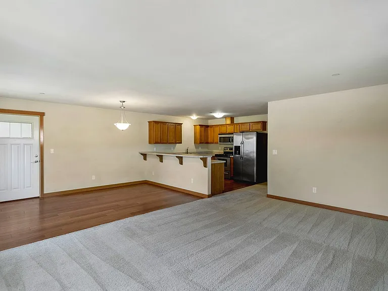 Townhomes/Apartments - 259 Se Ely St — Photo 3