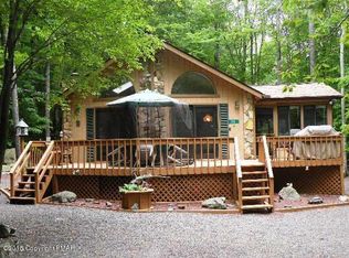 215 Farmers Ln, Pocono Lake, PA
