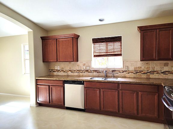 5th image of 697 S Valencia Pl