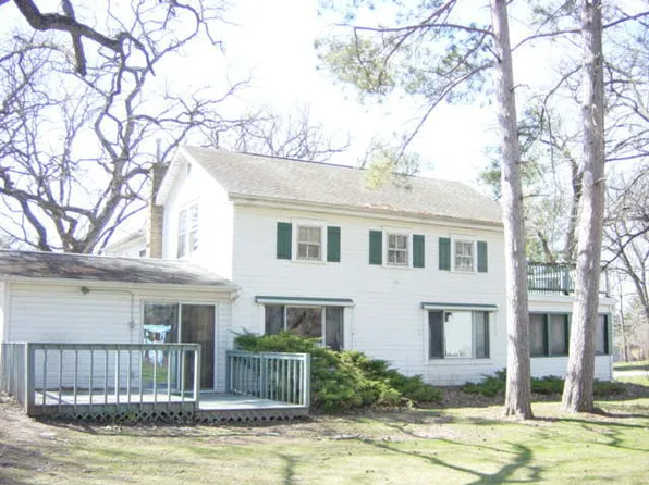 418 Mineral Springs Dr, McHenry, IL 60051