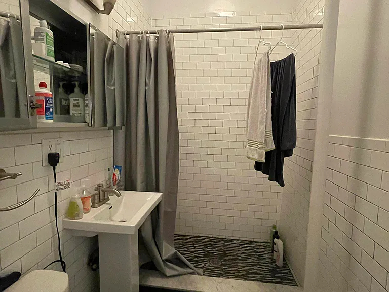 166 Suffolk St #B — Photo 5