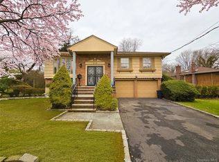 112 Crescent Drive, Searingtown, NY 11507