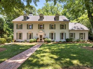 934 Hawick Dr NW, Atlanta, GA 30327